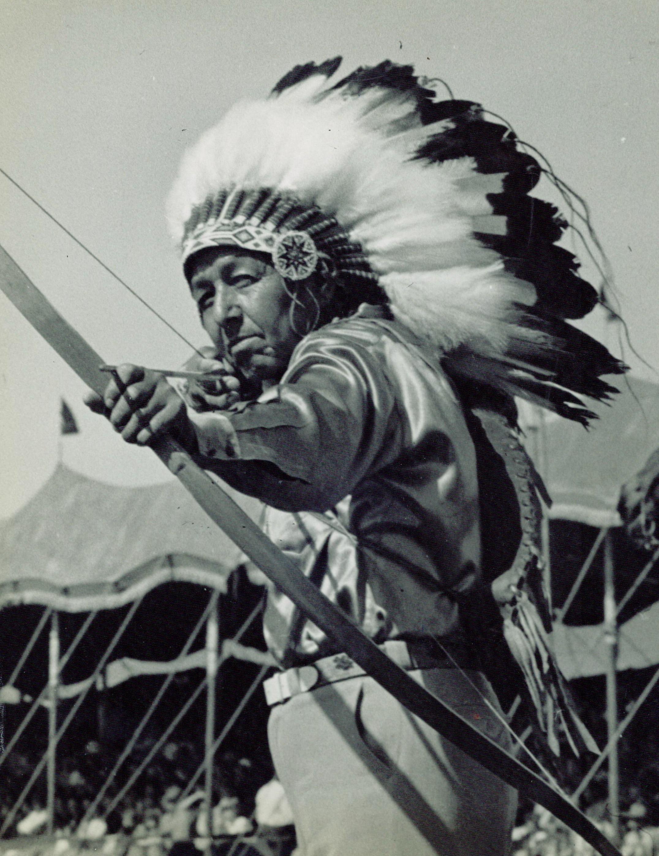 Индеец 7 букв сканворд. Апачи индейцы. Команчи индейцы. Стрелы индейцев Северной Америки. Индейцы Северной Америки лучник.